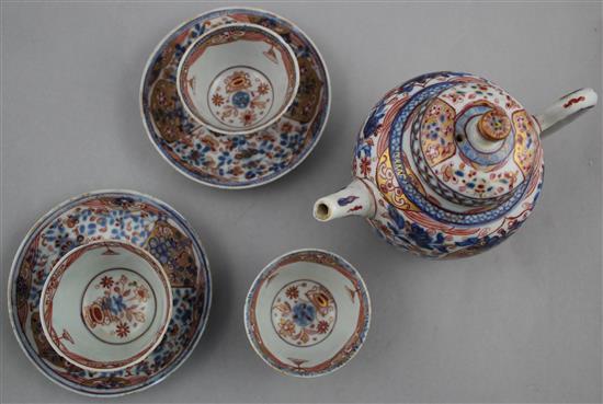 A Chinese export Dutch decorated teapot, three teabowls and two saucers, 18th century, teapot 17cm, some damage